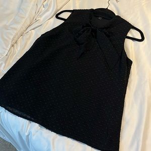 Banana Republic Key Hole Bow Front Top